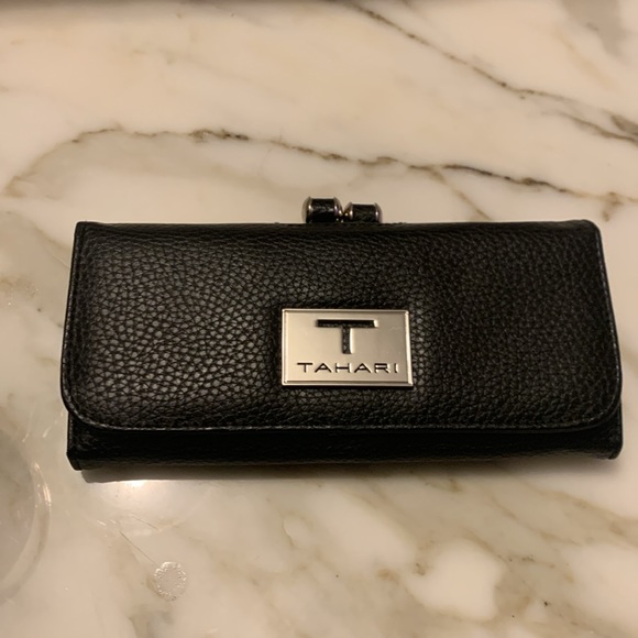 TAHARI Midnight Garden Clutch Black Wallet With RFID - Picture 8 of 9
